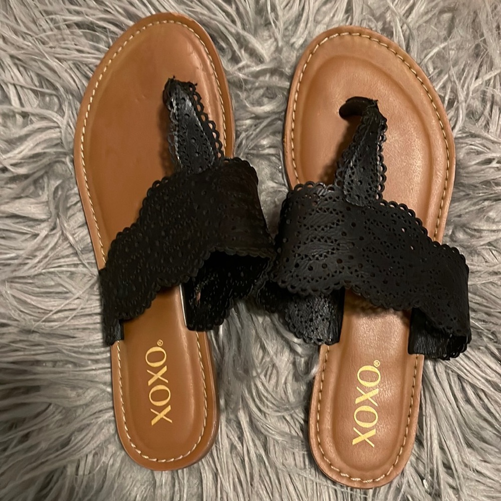 Woman’s size 7 black sandal